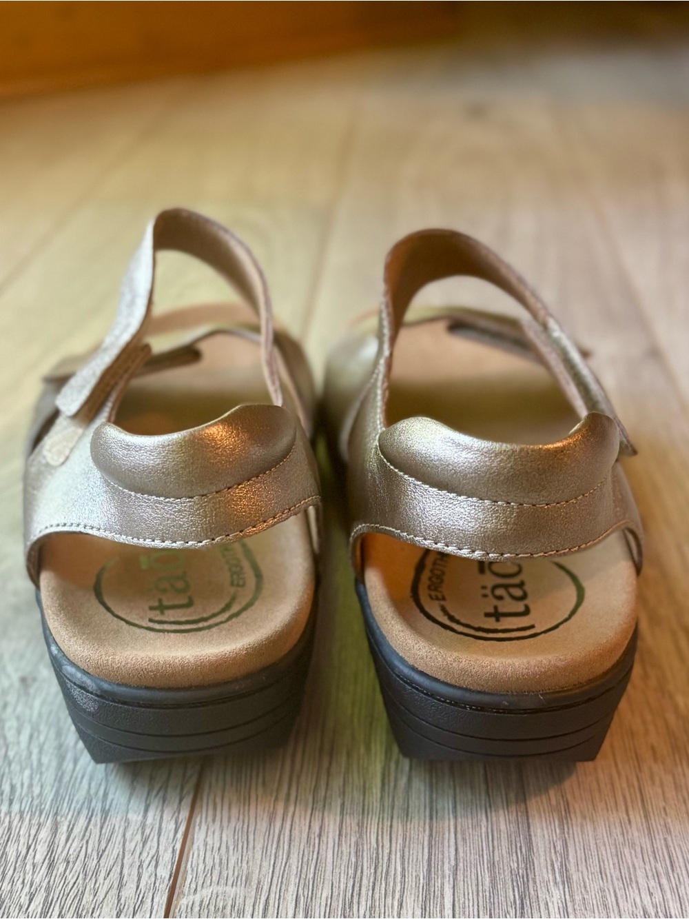 Taos Serene Champagne Metallic Ergonomic Comfort Sandals, 8, Leather + Velcro - Picture 3 of 11